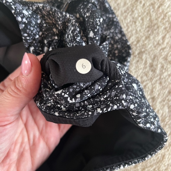 Lululemon 7/8 tight size 6 - Picture 2 of 2